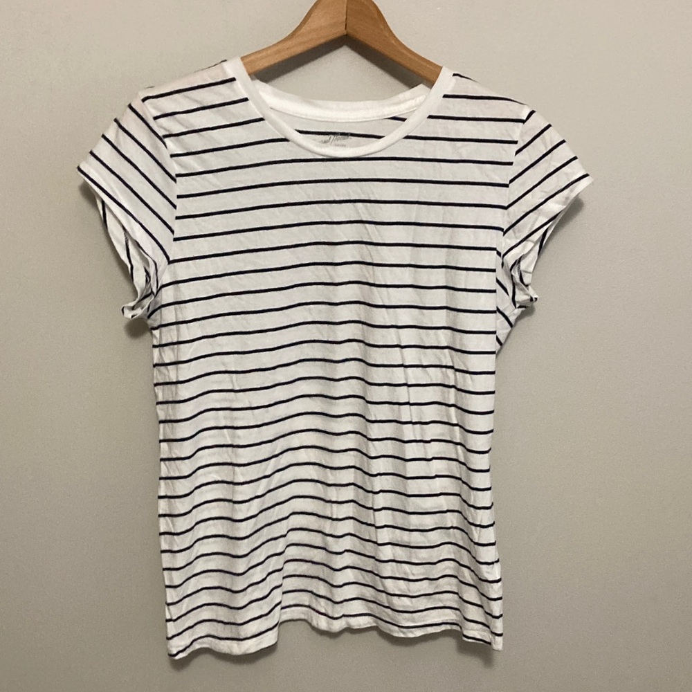 Universal Thread White and Black Striped Tee, Size XL, Short Sleeve Crewneck